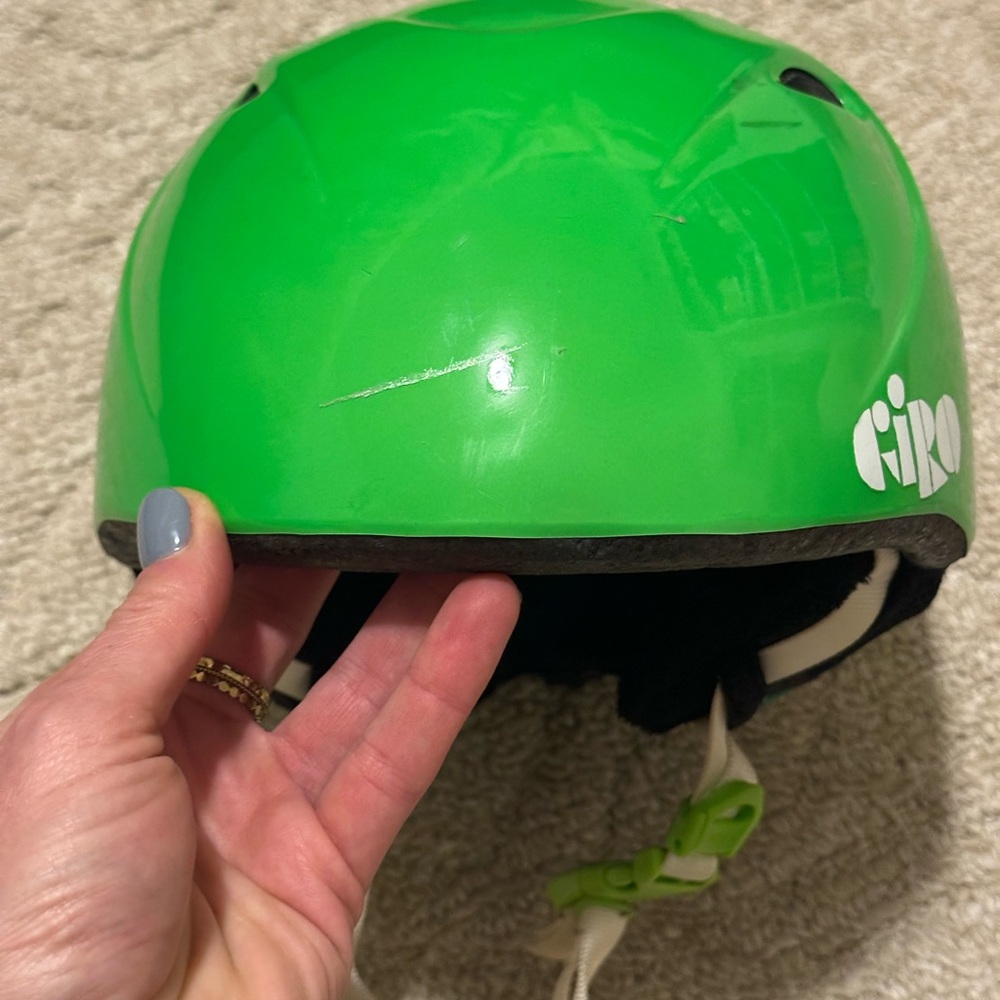 Giro Kids Helmet in Bright Green - Picture 4 of 6